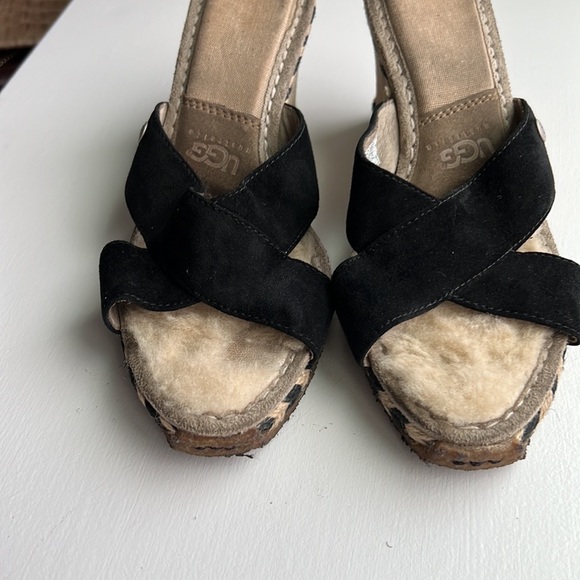 Ugg Margot Leather Shearling Wedge Sandal - Picture 5 of 7